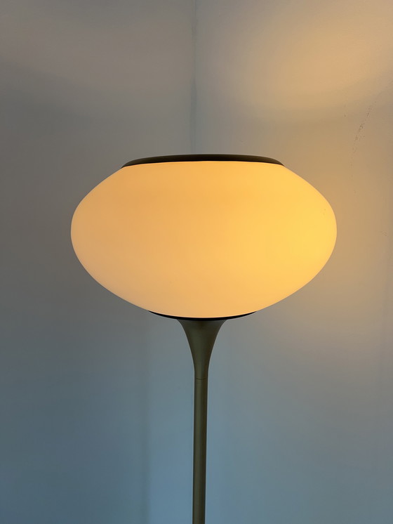 Image 1 of Stehlampe aus Milchglas, 60er Jahre