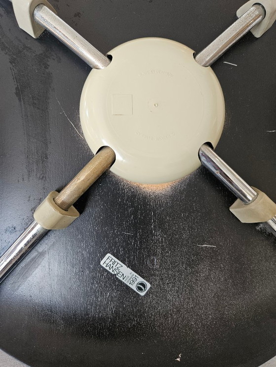 Image 1 of 6 chaises papillon + table Superellips par Arne Jacobsen pour Fritz Hansen