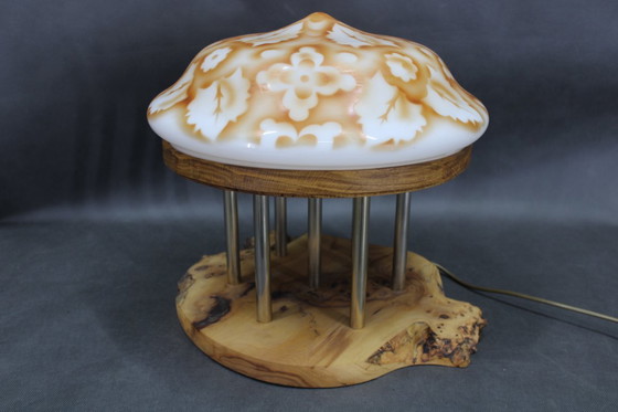 Image 1 of Lámpara de sobremesa contemporánea de madera con pantalla de cristal