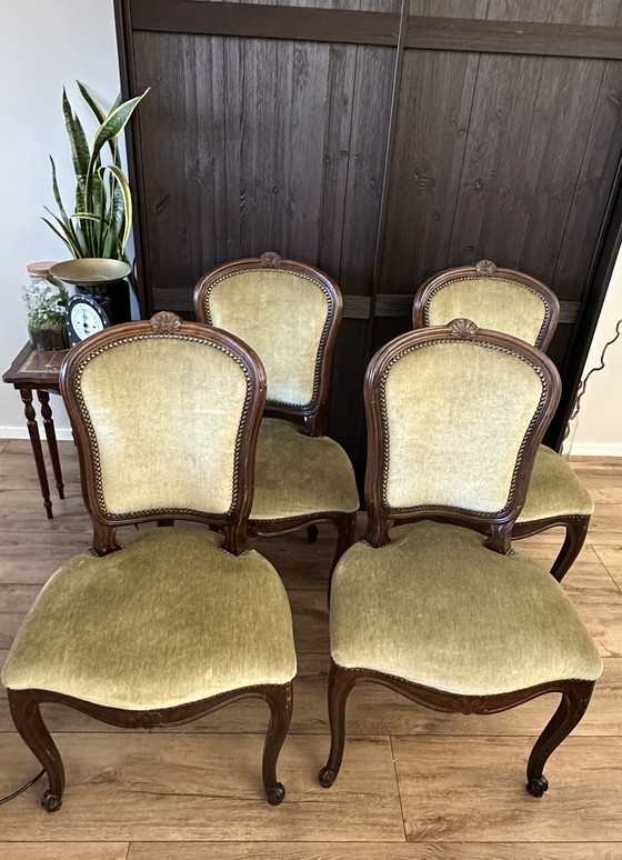 Image 1 of 4x Chaises de salle à manger classiques en bois et velours