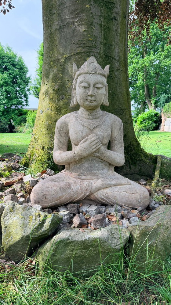 Image 1 of Monumentale Indonesische Tempelfiguur à Natuursteen – Java de Bali – 19e Eeuw