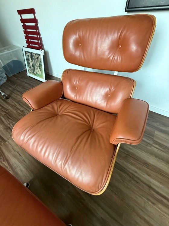 Poltrona Eames Lounge Chair & Ottoman Orig. del 1976, Legno di Palissandro, Prof. Restaurata – Herman Miller (photo 8 of 13)