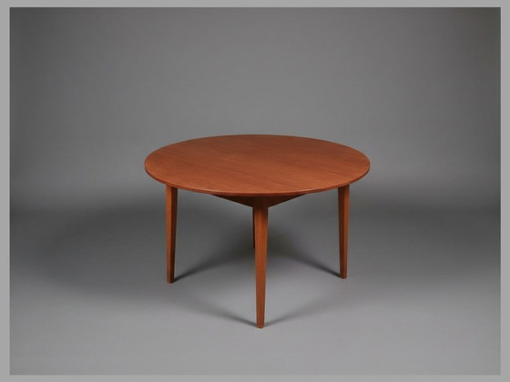 Image 1 of Round Scandinavian Teak Dining Table – Mid-Century 1960s