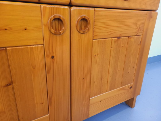 Image 1 of Meuble de rangement Charlotte Perriand Les Arcs vintage en pin des années 60 70