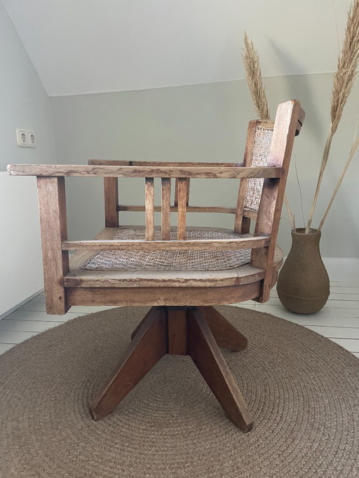 Silla giratoria vintage de ratán