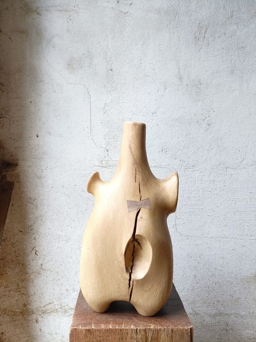 Große geschnitzte Vase / Skulptur aus massiver Eiche