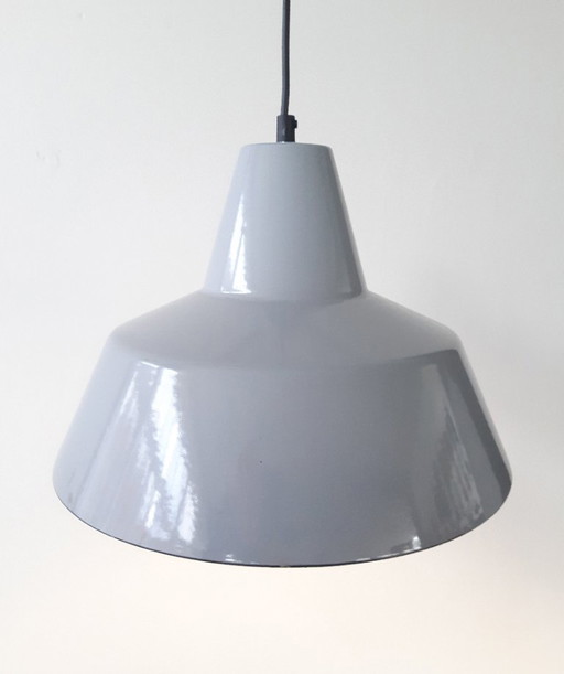Louis Poulsen grijze emaille hanglamp, minimalistische industriële deense hanglamp, mid century modern eettafel lamp