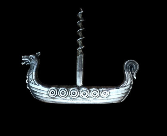 Image 1 of Sacacorchos de peltre antiguo – Barco vikingo – Alemania, circa 1960