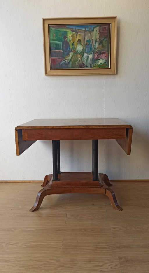 Großer, verstellbarer viktorianischer Tisch.