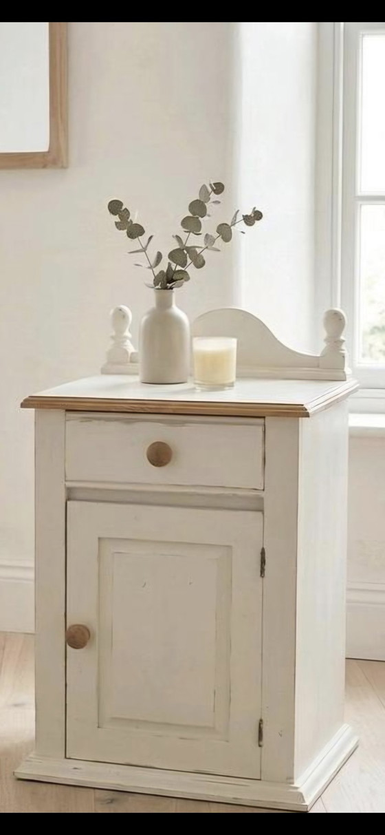 Image 1 of Set van 2 brocante landelijke nachtkastjes. Originele set. Landelijk