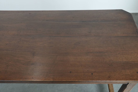 Image 1 of Antieke Franse eettafel voor 4 tot 6 personen uit eind 18e/ begin 19e eeuw met een eiken blad en een brood/ uittrek plank