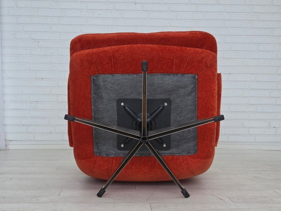 Image 1 of Fauteuil pivotant suédois des années 1970, de la marque Ulferts Sweden, en velours.