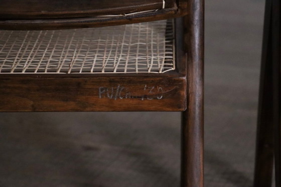 Set van 8 Pierre Jeanneret bureaustoelen van riet, India, jaren 1950. – Eetkamerstoelen, Wood (photo 15 of 20)