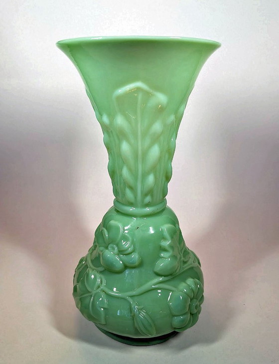 Opaline Vase "Saint Louis" Model: Feuilles et Guirlandes, Glass, Green, Art Nouveau (photo 10 of 13)