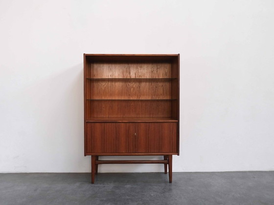 Image 1 of Mobiletto alto vintage "Bartels" in teak, stile metà secolo.