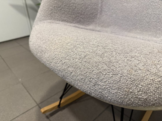 Herman Miller | Eames | RAR | Crème Fiberglass & Grijze Bouclé | 2 Stuks – Schommelstoelen, Metal, Textile (photo 8 of 14)