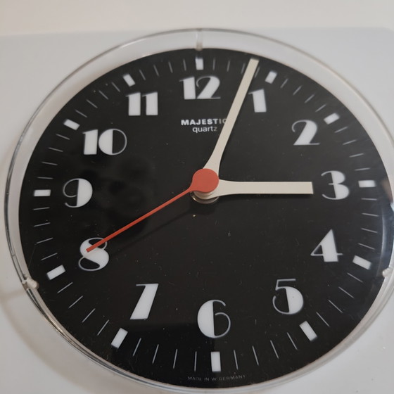 Image 1 of Vintage minimalistische wandklok uit West-Duitsland – Majestic Quartz
