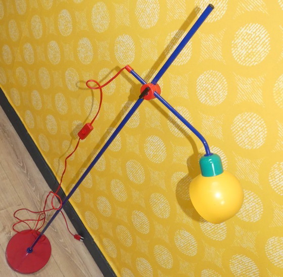 Image 1 of Lámpara de pie años 80 Veneta Lumi Italia COLORIDA lámpara de estudio de metal lámpara de pie filigrana años 80 pop art postmode