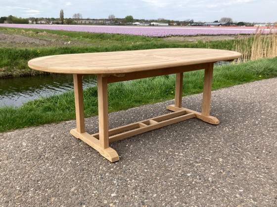 Image 1 of Gloster eleganter ovaler Teak-Gartentisch - wie NEU -