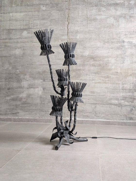 Lampada da terra brutalista in ferro battuto nero a cinque luci a cardo, anni '70 – Lampade da terra, Iron (photo 3 of 14)