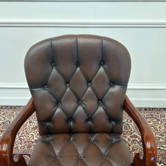 Sedia da ufficio Chesterfield inglese marrone – Sedie da ufficio, Leather, Wood (photo 5 of 7)