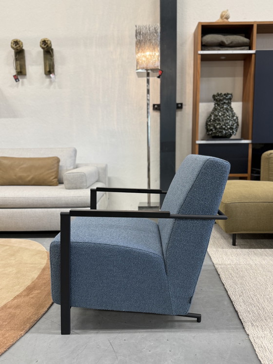 Image 1 of (1) Poltrona Harvink Alowa in tessuto Monza Blue