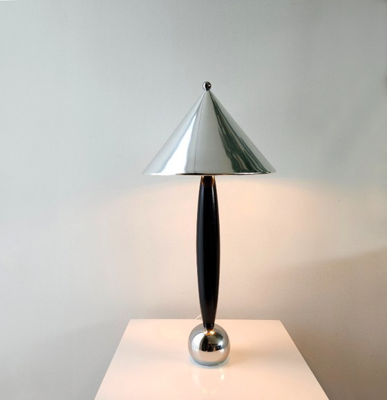 Image 1 of 1 van 2 stilistische vintage tafellamp met aluminium kap, minimalistische lamp met geometrische vormen; nog 2 beschikbaar