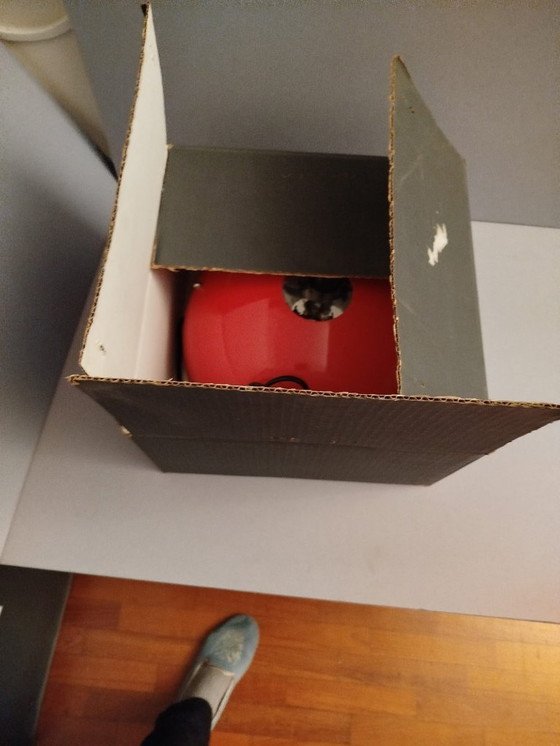 Image 1 of Lampada da tavolo in Plastica Rosso e argento, made in Italy Diametro 28 cm alto 14 cm