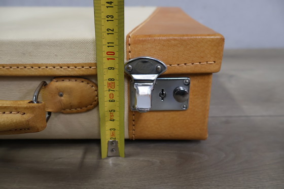 Image 1 of Custodia a mano vintage in pelle bianca e marrone