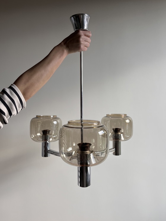 Image 1 of Lampadario di design italiano di Gaetano Sciolari in vetro fumé e cromo 1970