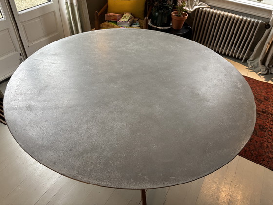 Image 1 of Mooie betonnen ronde eettafel met stalen frame 