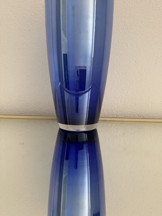 Image 1 of Blauwe iriserende kristallen vaas uit de jaren 80