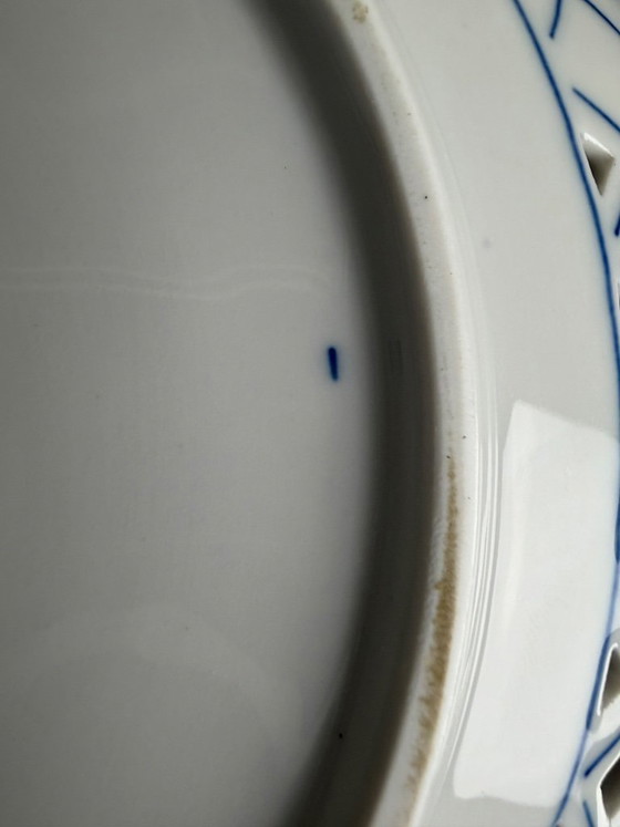 Image 1 of Original Meissen Zwiebelmuster Durchbruchschale Form 332 Herstellerjahr 1951 2. Wahl Ø 24 cm