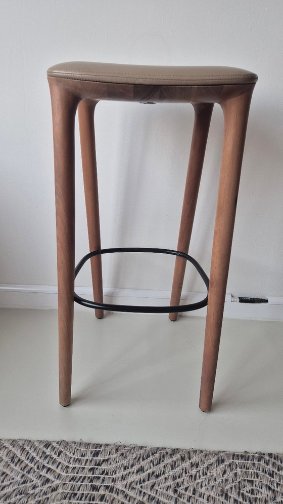 3 x Artisan Neva Hocker, 79 cm hoch, mit Ledersitz und schwarzer Fußstütze, in sehr gutem Zustand (photo 14 of 24)