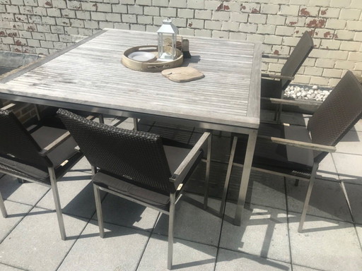 Tafel en 8 stoelen
