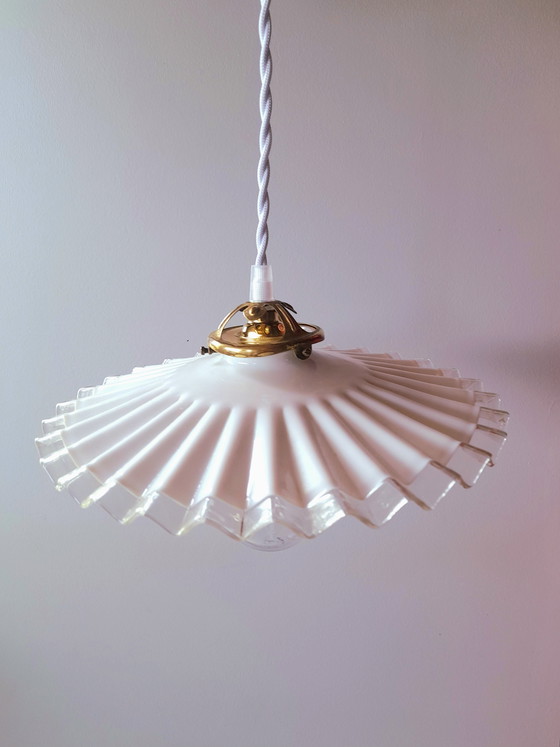 Image 1 of Suspension en Opaline Plissée 1950