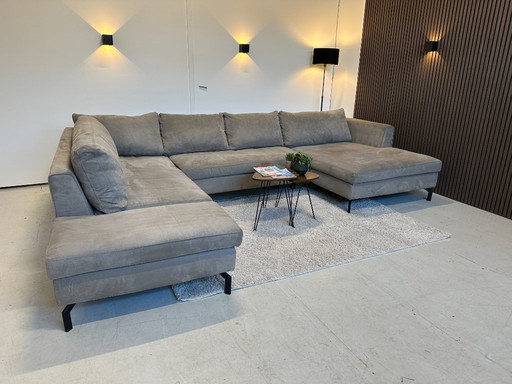 Sofá esquinero color topo de 350x240/165 cm.