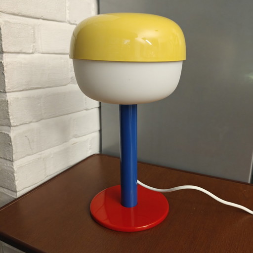 Lampada da tavolo postmoderna IKEA unica nel suo genere: gialla, blu e rossa, in stile Memphis. – tafellampen, Plastic