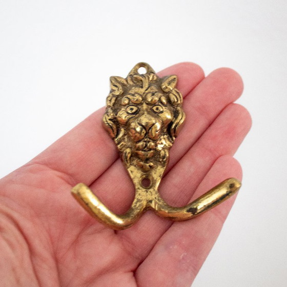 Image 1 of Set di 2 appendiabiti decorativi vintage in ottone con testa di leone