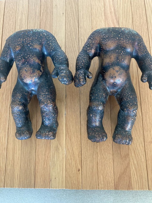 Dos Esculturas de Torso de Gorila, Metal Oscuro
