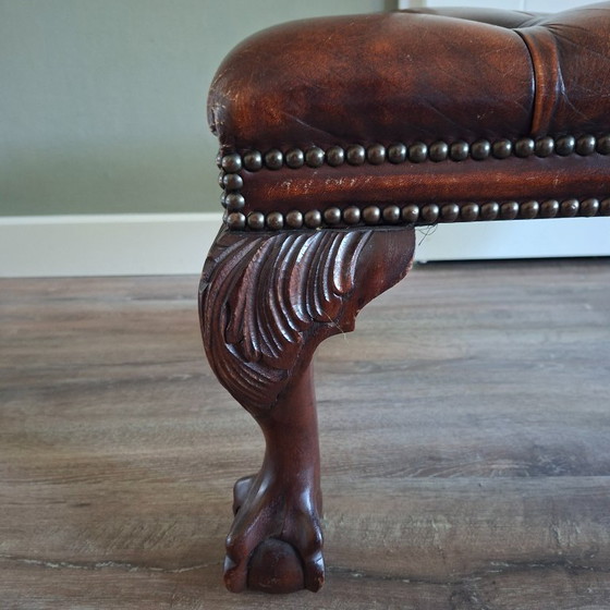 Poggiapiedi Chesterfield in pelle. Anni '70. – Poggiapiedi e pouf, Leather, Wood (photo 7 of 11)