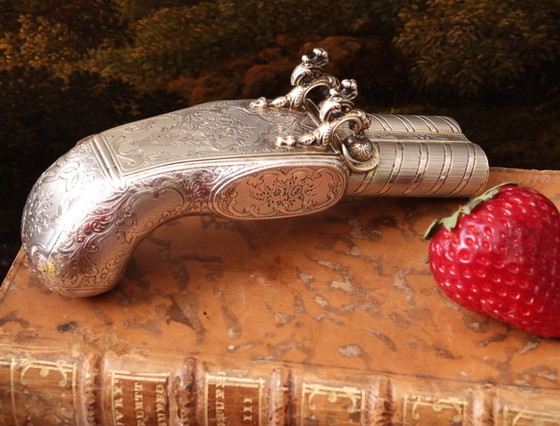Gun-Shaped Silver Vermeil Snuff Cigarette Box, France, Early 20th Century – Decorative Objects (photo 2 of 17)