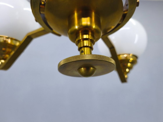 Image 1 of Lámpara de araña Art Déco ajustable de latón con cristal opalino, década de 1930.