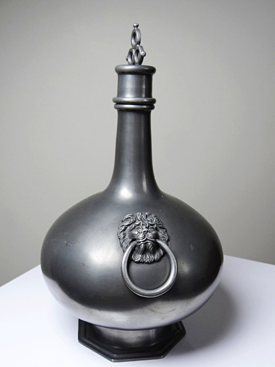 Image 1 of Decoratieve fles, tin, Italië, Peltro, versierd met een leeuwenkop, jaren 1960-1980