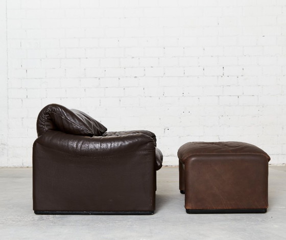 Image 1 of Maralunga-Loungesessel und passender Hocker aus Leder von Vico Magistretti für Cassina, 1980er Jahre, 2er-Set