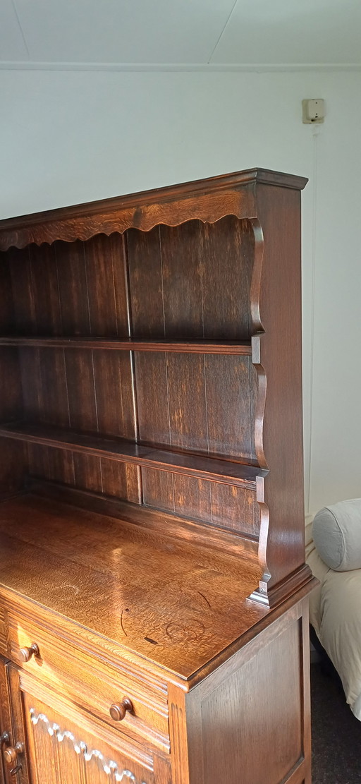 Vitrina inglesa de peltre/platos