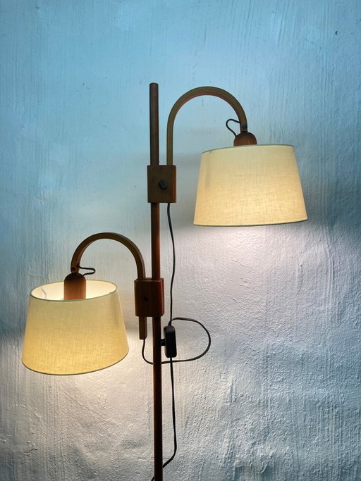 Domus dubbele booglamp van teakhout, design uit de jaren 70.
