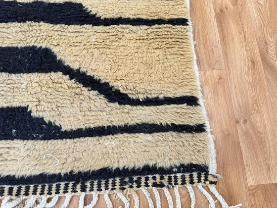 Tappeto marocchino fatto a mano in ecrù con motivi colorati, 250cm x 150cm. – Tappeti, Wool, Modern (photo 8 of 8)