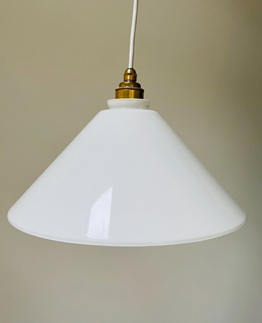 Set di 4 lampade a sospensione vintage bianco opalino con nuovi accessori (vetro smerigliato)