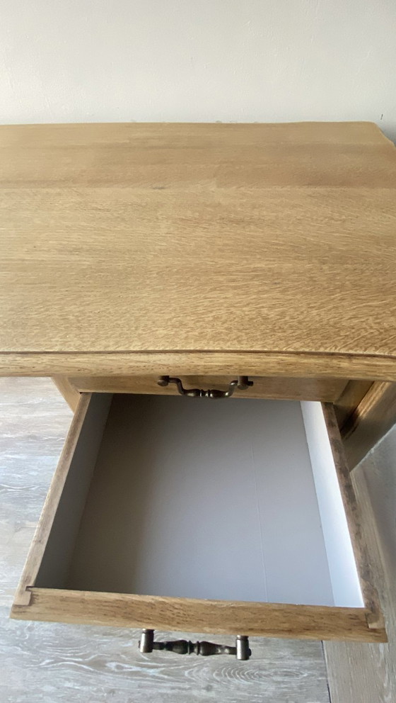 Image 1 of Bureau vintage en chêne 2 tiroirs rénové - Bois miel et beige doux